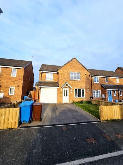 Spacious Modern 4Bd House Kingston upon Hull Bagian luar foto