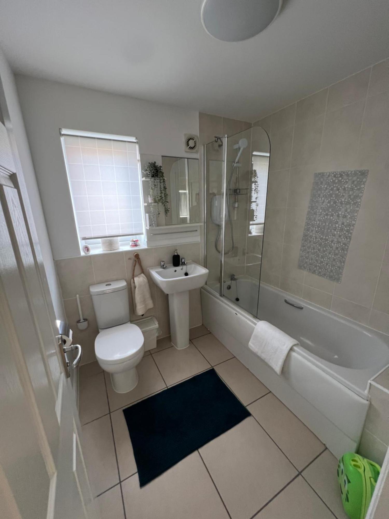 Spacious Modern 4Bd House Kingston upon Hull Bagian luar foto